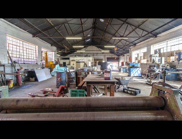 495M² FACTORY FOR SALE IN BOOYSENS